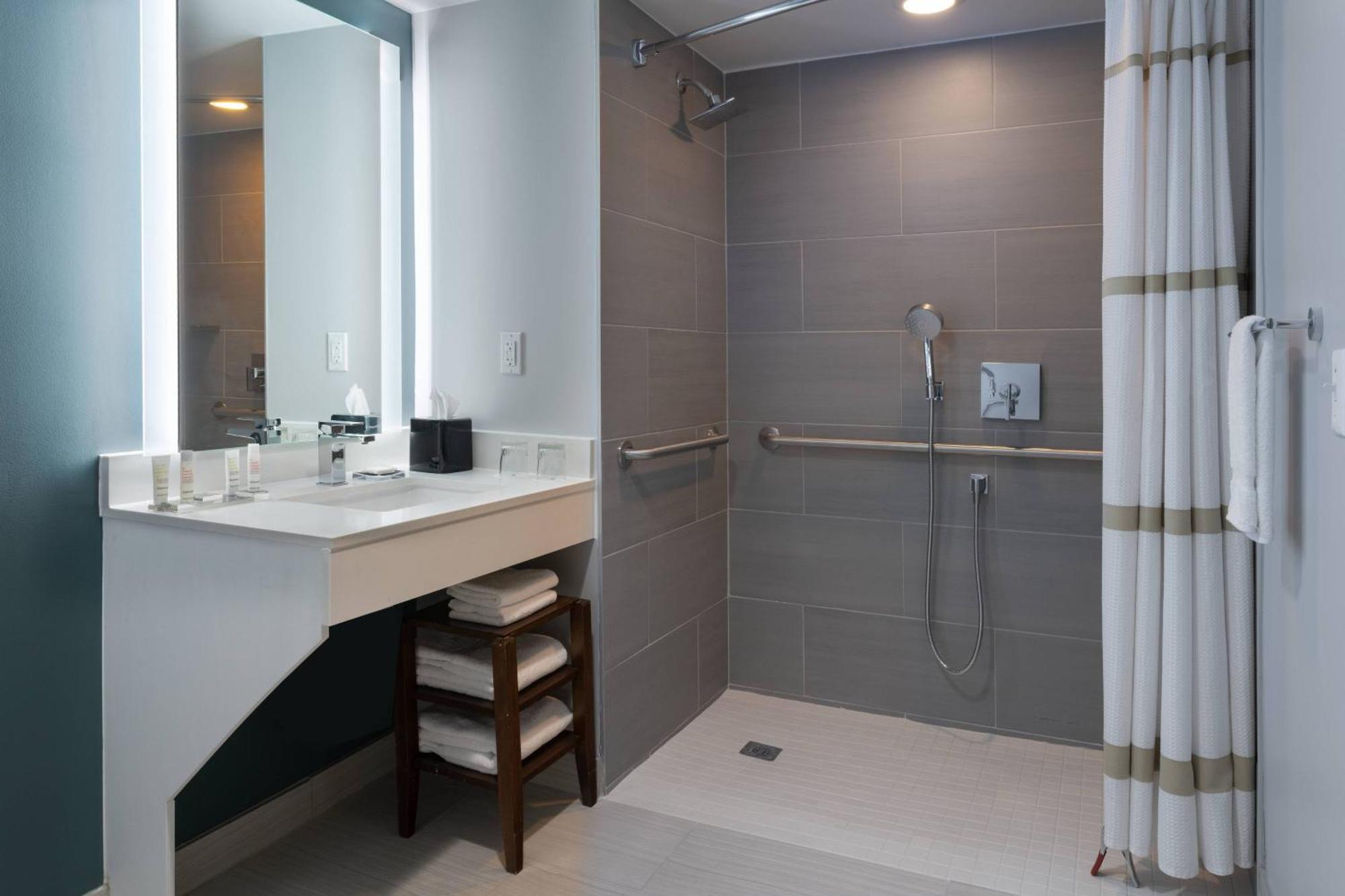 Marriott Greensboro Downtown Екстер'єр фото