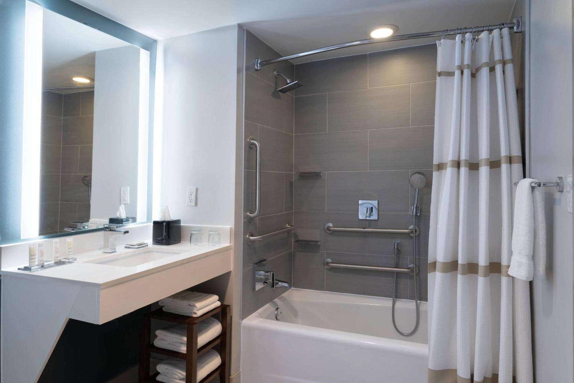 Marriott Greensboro Downtown Екстер'єр фото