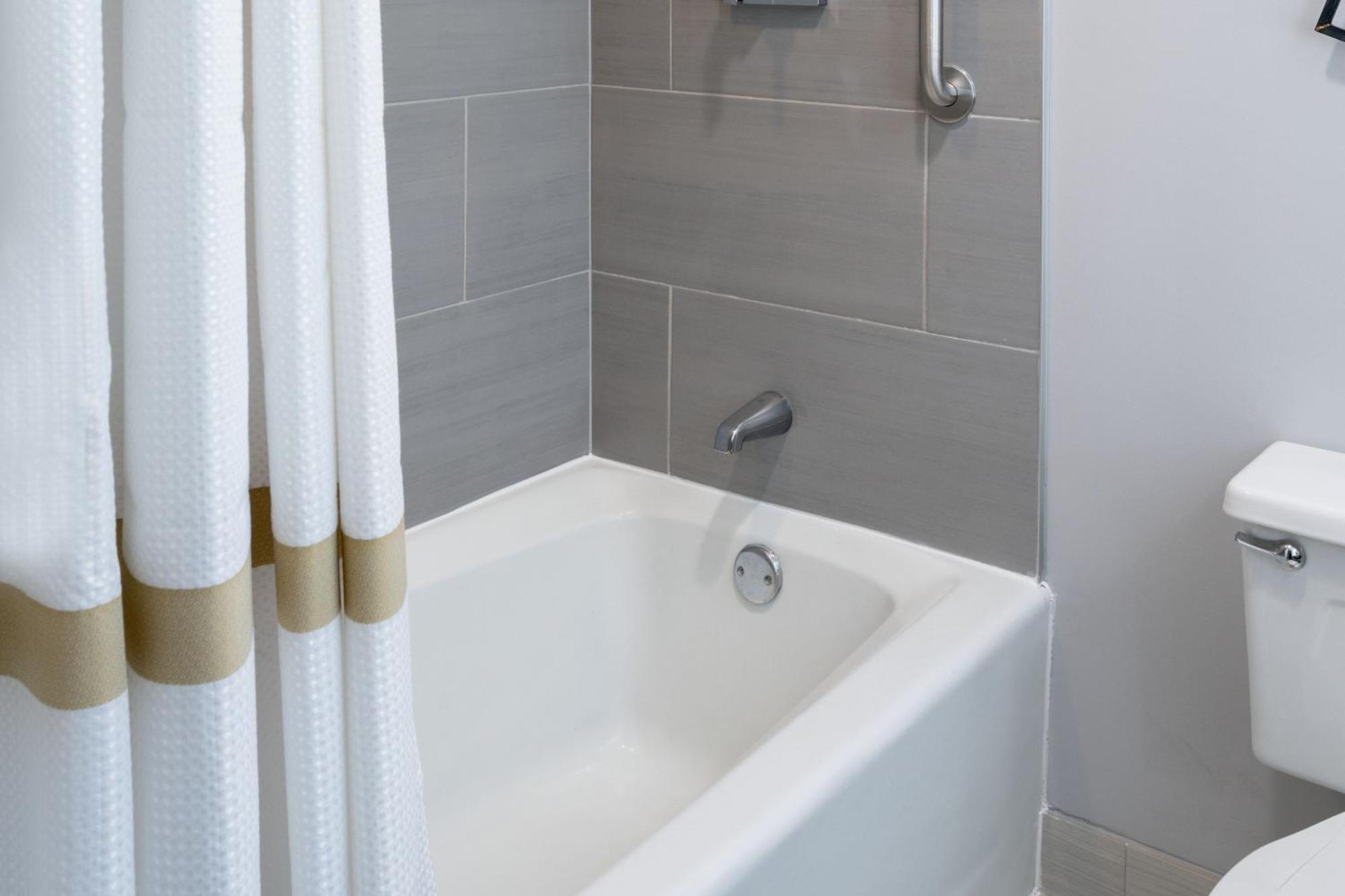 Marriott Greensboro Downtown Екстер'єр фото
