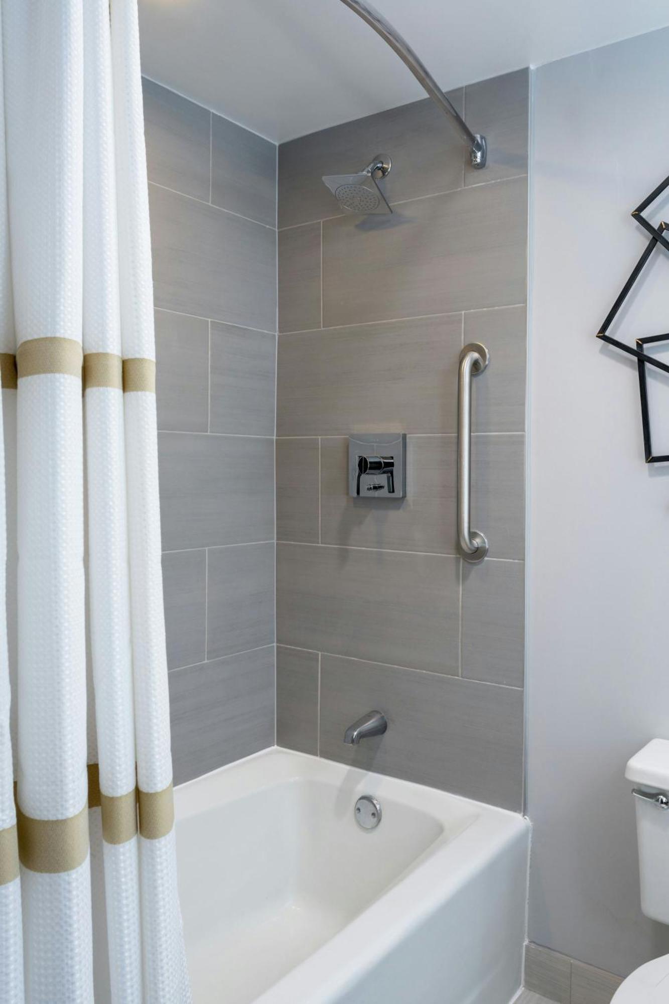 Marriott Greensboro Downtown Екстер'єр фото