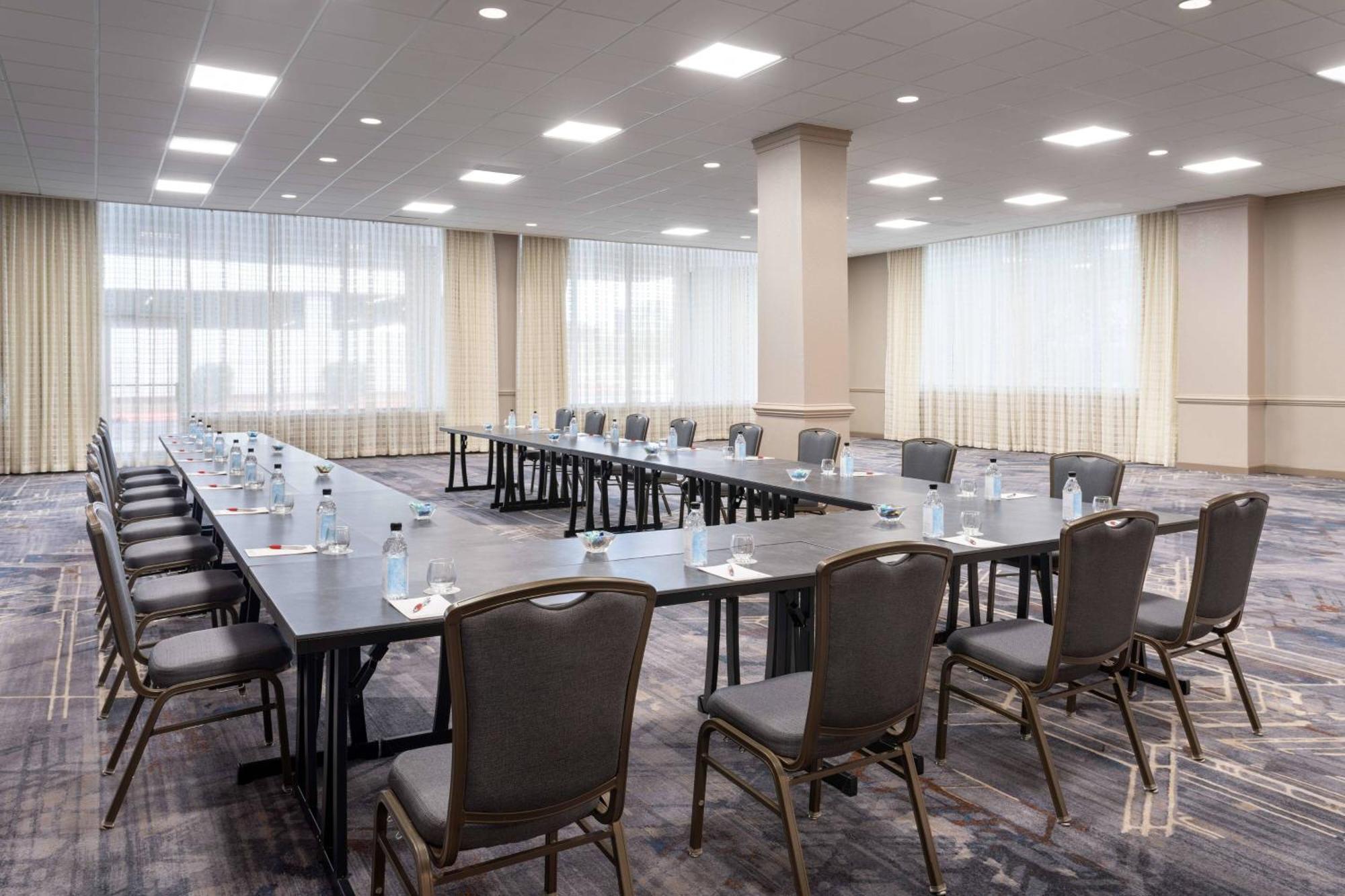 Marriott Greensboro Downtown Екстер'єр фото