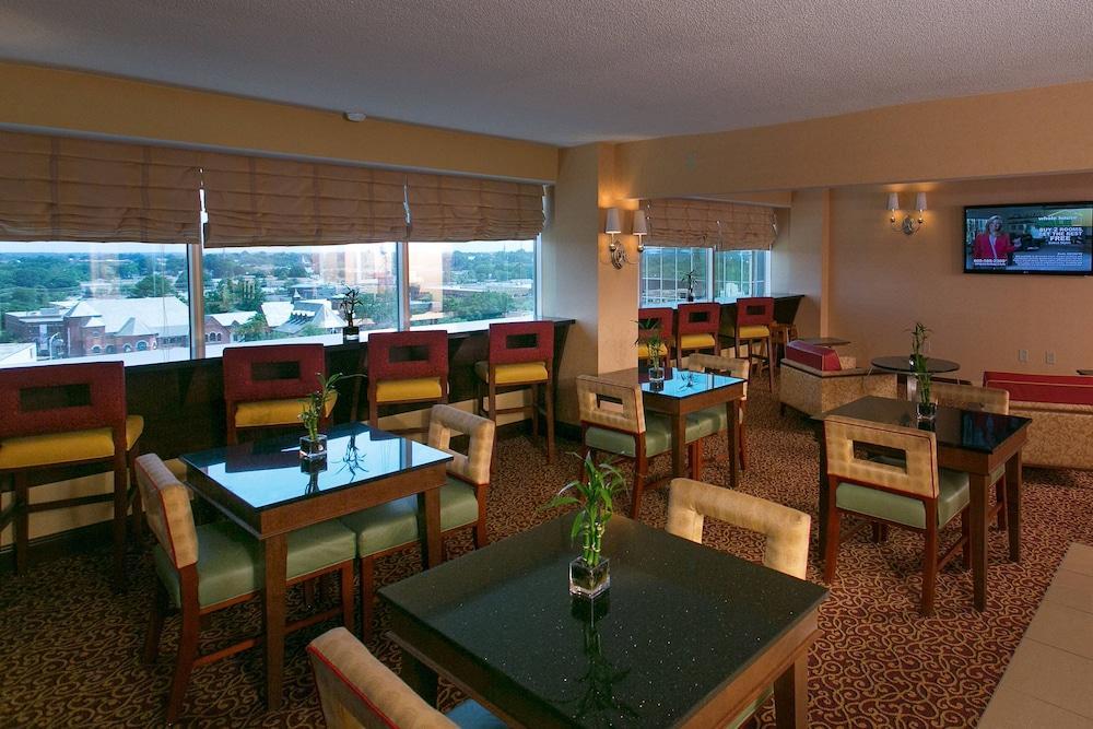 Marriott Greensboro Downtown Екстер'єр фото